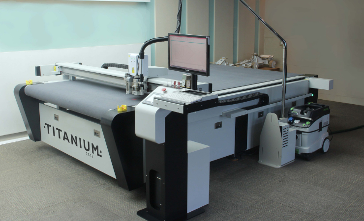 A Titatium 2516 cutter with router