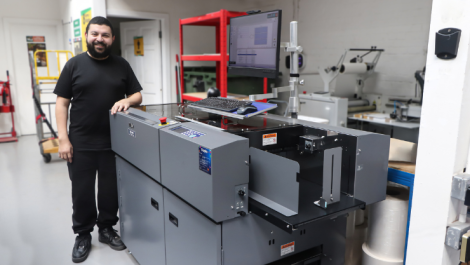 Apprintable's Peter Haddad with the Duplo DC-648 Multi Finisher