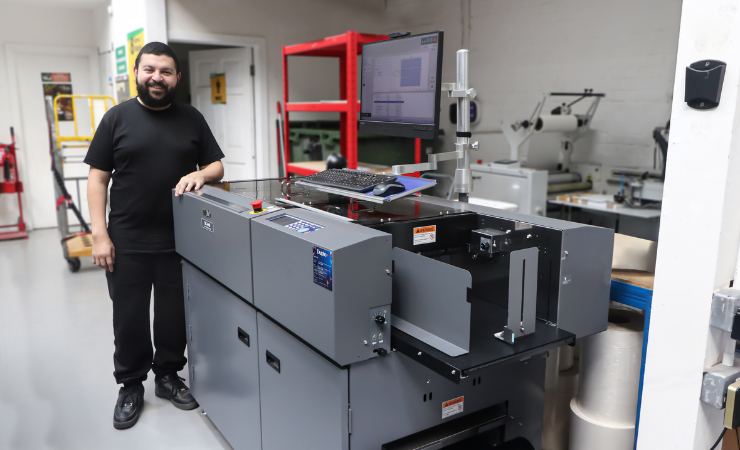 Apprintable's Peter Haddad with the Duplo DC-648 Multi Finisher