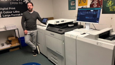 Black Lion Press' Mark Stokes with the Fujifilm press