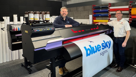 Blue Sky Signs' Dave Oldfield (left) and Soyang Europe's Mitch Anstey (right) with the new Mimaki printer