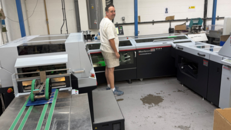 Colin Hiscox, finishing manager at Hardings Print Solutions, with the new Horizon iCE StitchLiner Mark IV