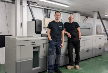 Healey's Chris Woodward (L) and Gary Owens with the Heidelberg Versafire 115 LP