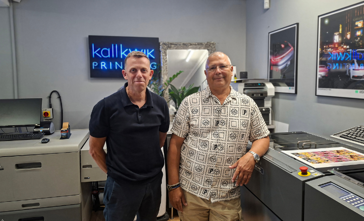The Kall Kwik Ealing team with the Duplo DC-648 slitter cutter creaser