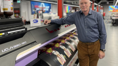 Lintec Managing Director, Andy Voss with the Mimaki UCJV330-160 UV PrinterCutter